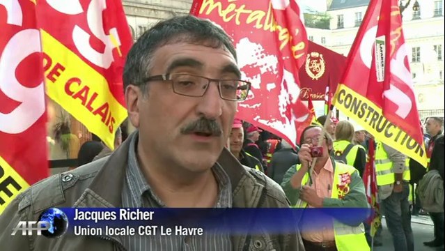 Une manifestation devant l'assemblée nationale contre la réforme des retraites