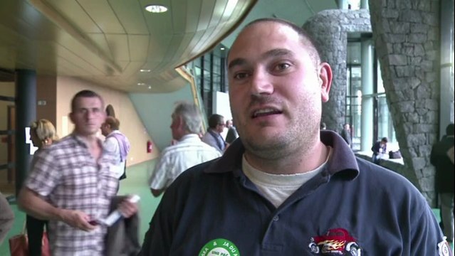 Hollande tente de rassurer les éleveurs inquiets