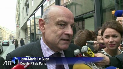 Députés PS: Ayrault appelle au rassemblement et à l'exemplarité