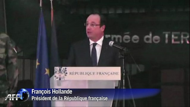 Centrafrique: Hollande à Bangui défend l'intervention française