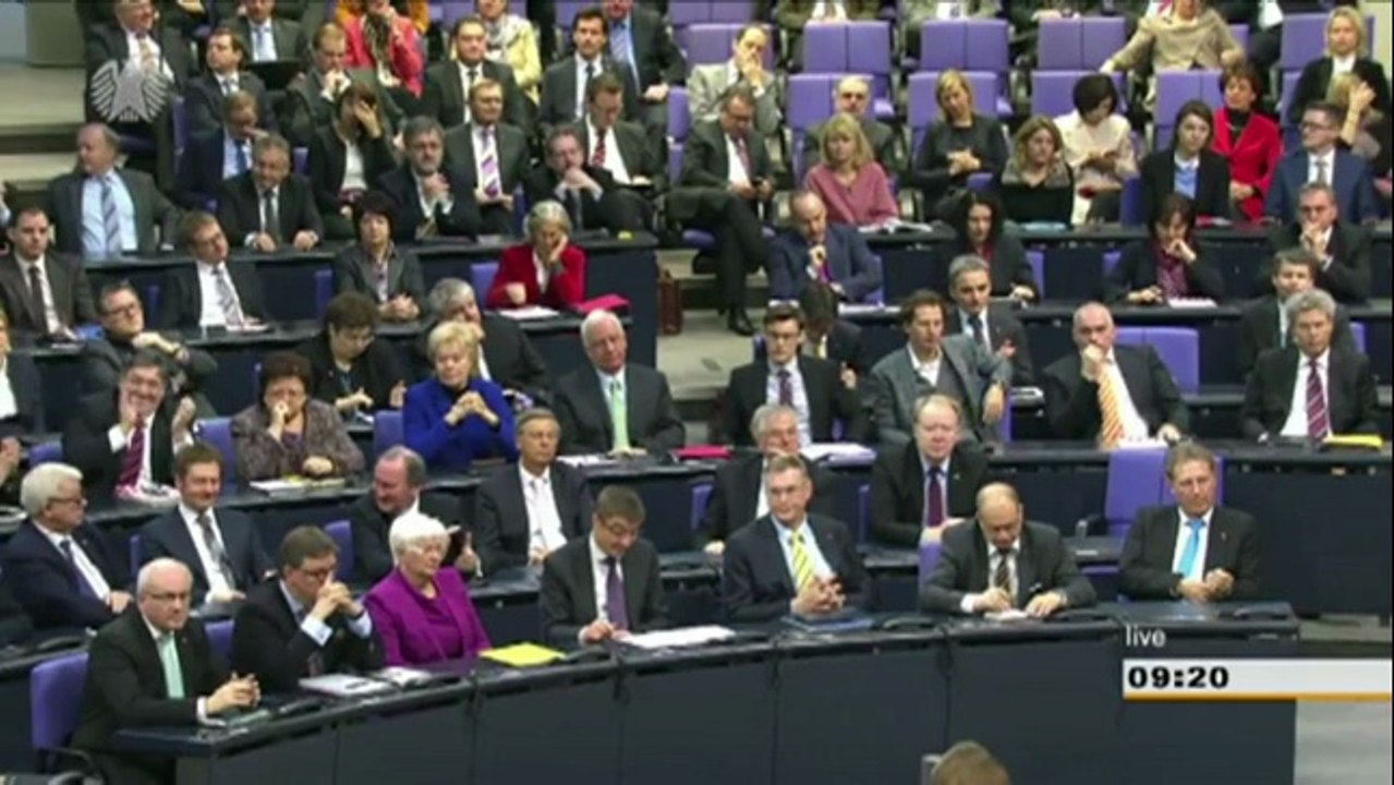 Merkel veut plus d'intégration dans les traîtés européens