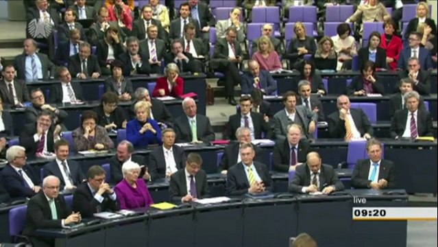 Merkel veut plus d'intégration dans les traîtés européens