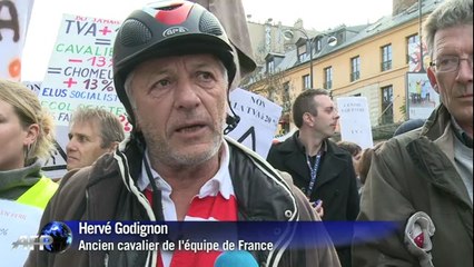 Cavaliers et montures défilent à Paris contre la hausse de la tva