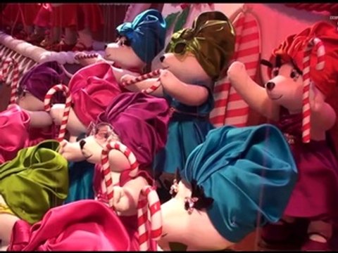 Vitrines du Printemps: Noël, la Joyeuse Obsession de Prada