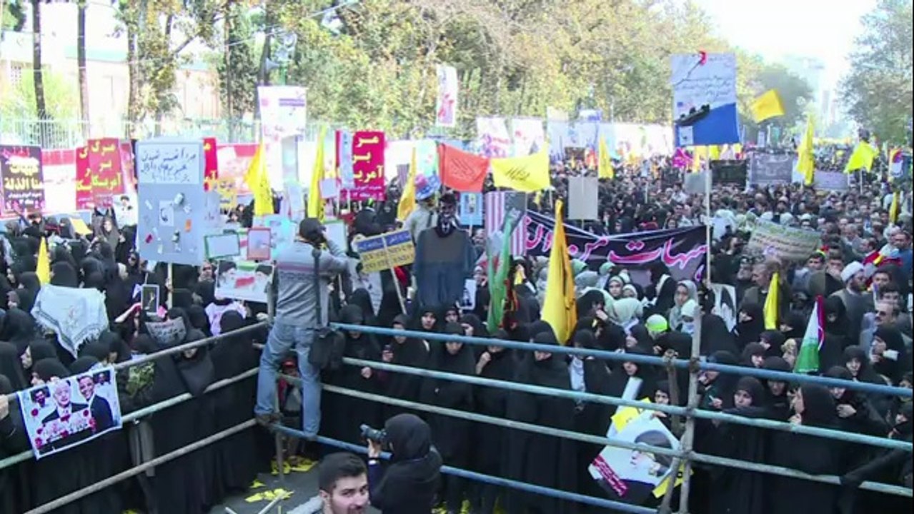 Les Iraniens fêtent l'anniversaire de la prise de l'ambassade des États-Unis