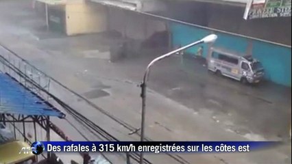 Le cyclone le plus violent au monde frappe les Philippines
