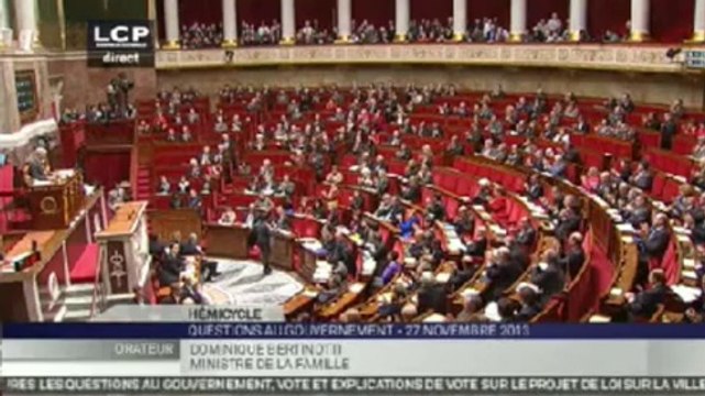 Dominique Bertinotti applaudit à l'Assemblée