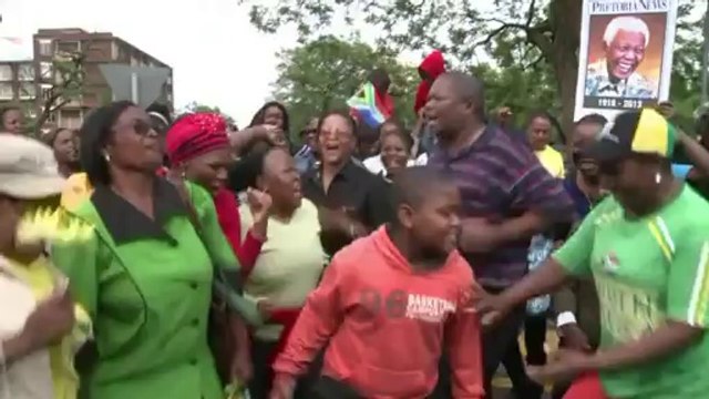 Pretoria: un convoi funéraire pour Nelson Mandela