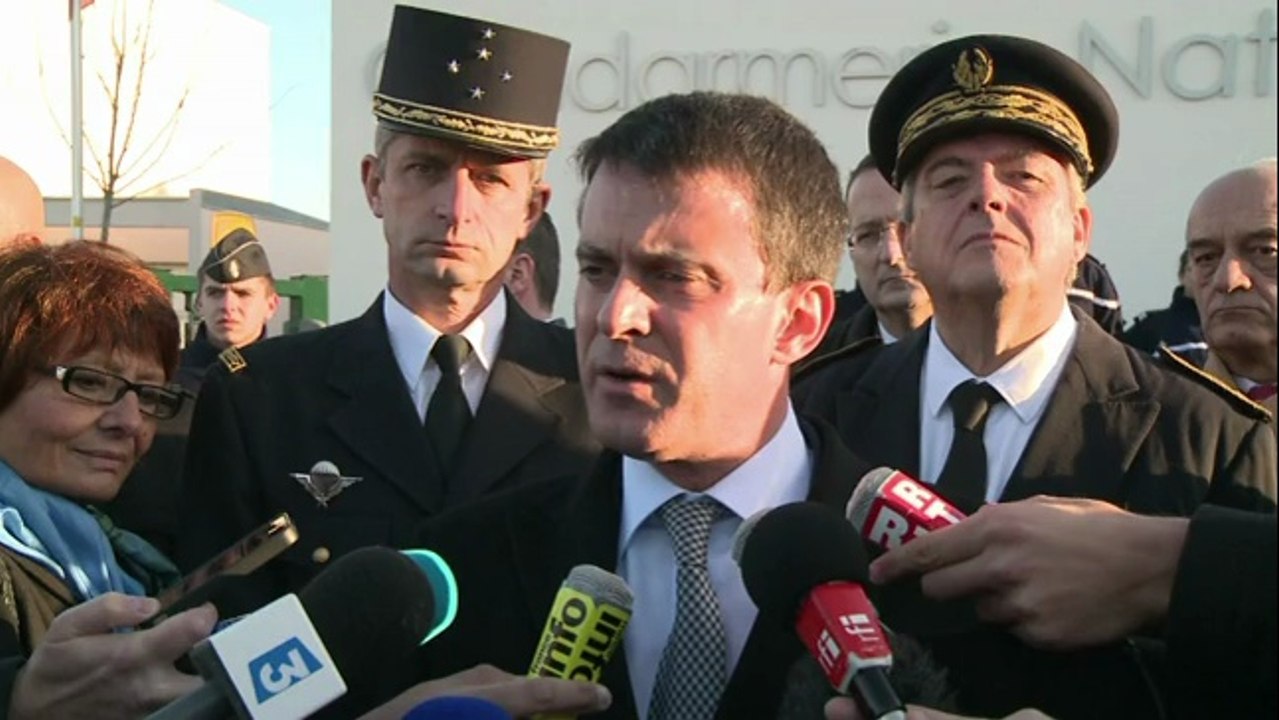 Attentats en Corse: Manuel Valls condamne fermement
