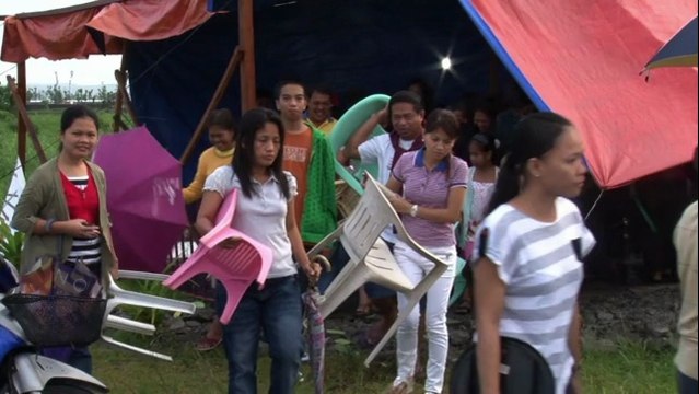 Philippines: les rescapés préparent Noël