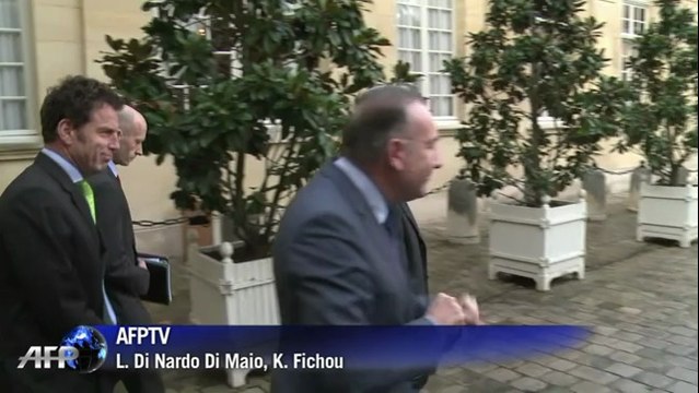 Le président du Medef demande une baisse des charges et impôts de 60 milliards d'ici 2017