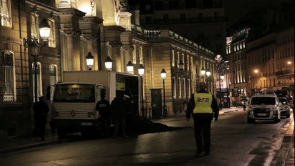 Greenpeace à déversé 5 tonnes de charbon devant l'Elysée