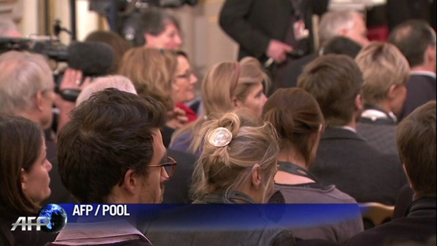 Ukraine: Hollande et Merkel promettent des sanctions