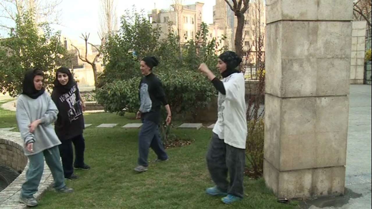 Iran: le "parkour", un sport en vogue chez les Iraniennes