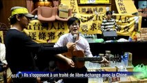 Taïwan: 200 étudiants et militants occupent le Parlement