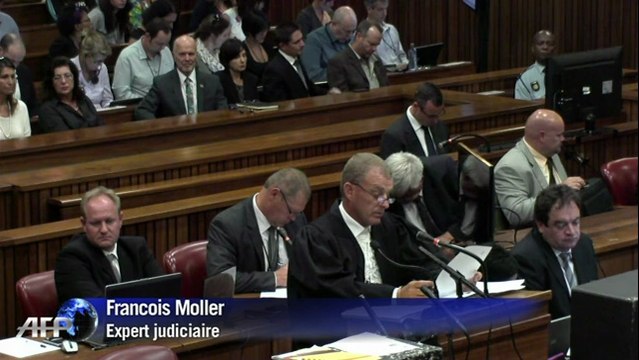 Affaire Pistorius: lecture de SMS troublants du couple à l'audience