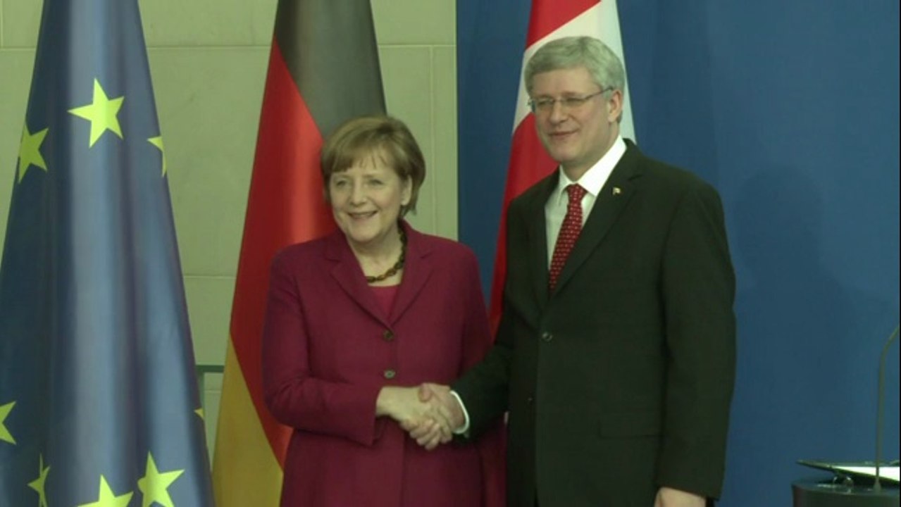Ukraine: Merkel espère que les sanctions dissuaderont la Russie