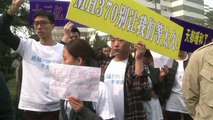 Pékin: les proches des passagers chinois du vol MH370 manifestent devant l'ambassade de Malaisie