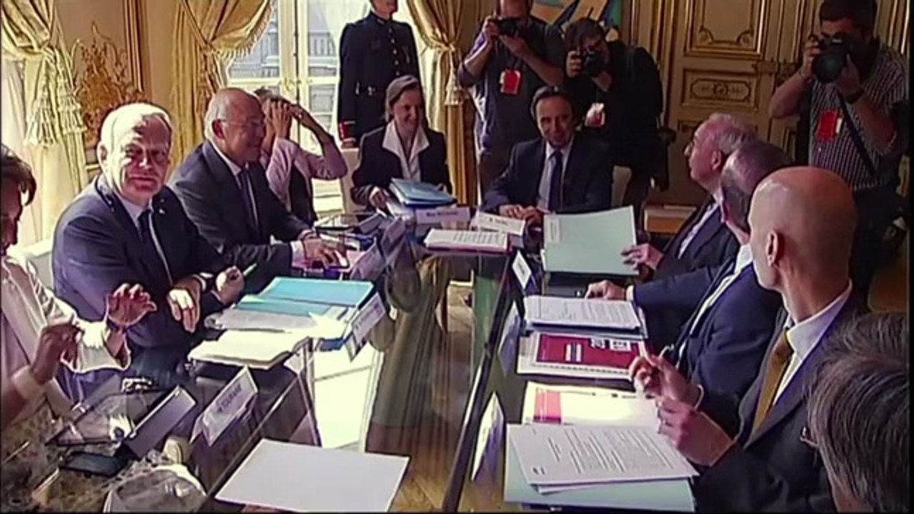 Remaniement: bilan des deux ans du gouvernement Ayrault