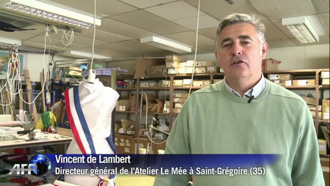 L'atelier qui fabrique les écharpes de maires ne manque pas de travail