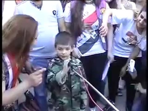 ابن سلاف فواخرجي يغني لبشار الاسد