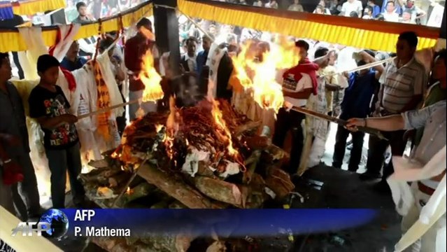 Népal: procession funèbre pour les sherpas disparus