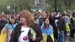 Ukraine: des pro-russes attaquent une marche pro-Kiev
