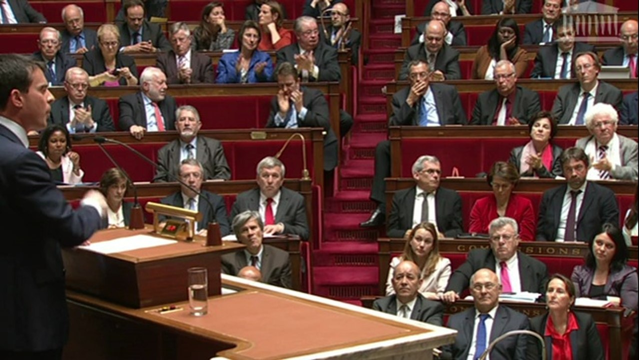 "J'assume, oui, j'assume", l'anaphore de Valls aux députés