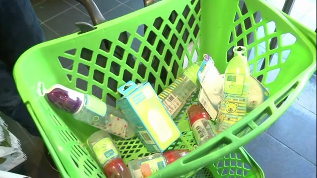 Dans un supermarché, Ségolène Royal alerte sur les dangers du bisphénol