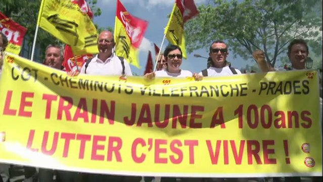 Réforme ferroviaire: des milliers de cheminots dans la rue