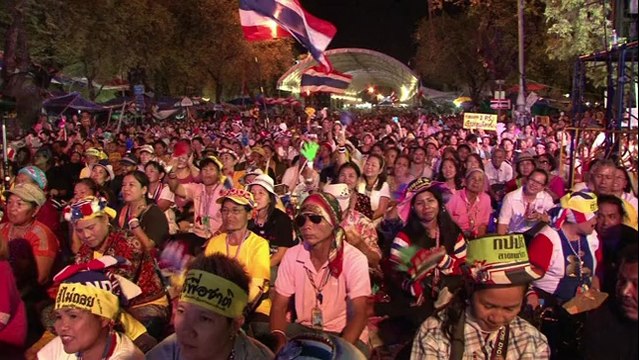Thaïlande: manifestations à Bangkok malgré la loi martiale