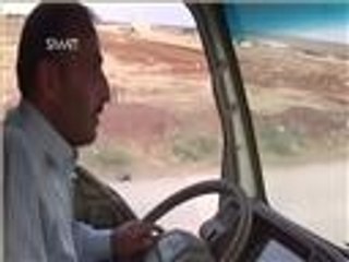 محمد خير مواطن سوري رغم الإعاقة يعمل سائقا