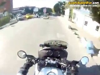 Bir Motorize Ambulansın Kaza Yerine Varışı