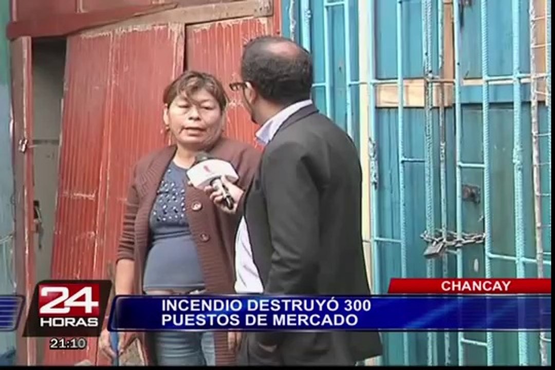 Voraz incendió redujo a cenizas 300 puesto de un mercado en Chancay