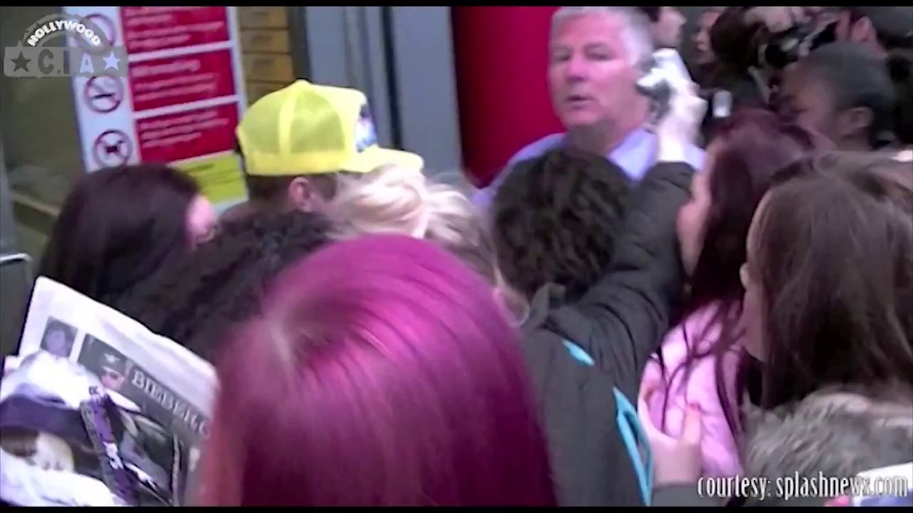 Justin Bieber Pushes A Fan Down -- What The Hell Is Wrong With The Biebs?