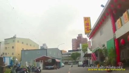 Driving in Asia - Car Accidents Compilation 2014 (4)