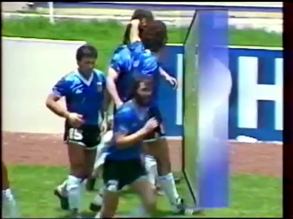 1986, ArgentineAngleterre la main de Dieu de Maradona Vidéo
