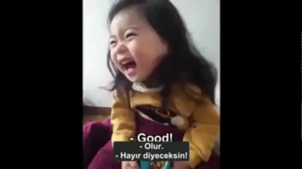 Kızını yabancılara karşı eğiten anne