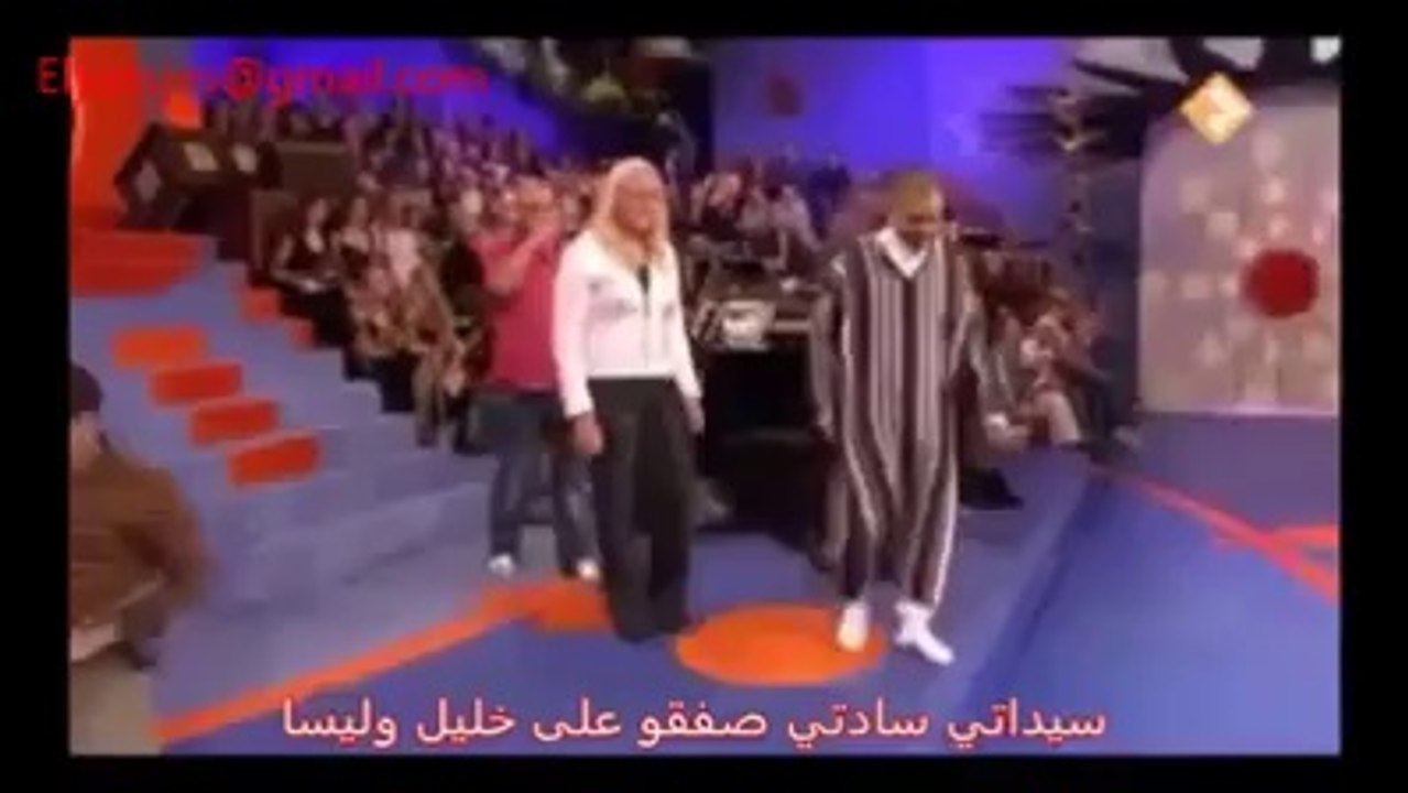 ئافره‌تێکی هۆڵه‌ندی ئه‌یه‌وێ فێری بانگدان ببێ ... ببینن به چاوی خۆتان
