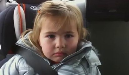 Şekerlerini Yiyen Annesine Karşı Çok Kibar Davranan Şeker Kız