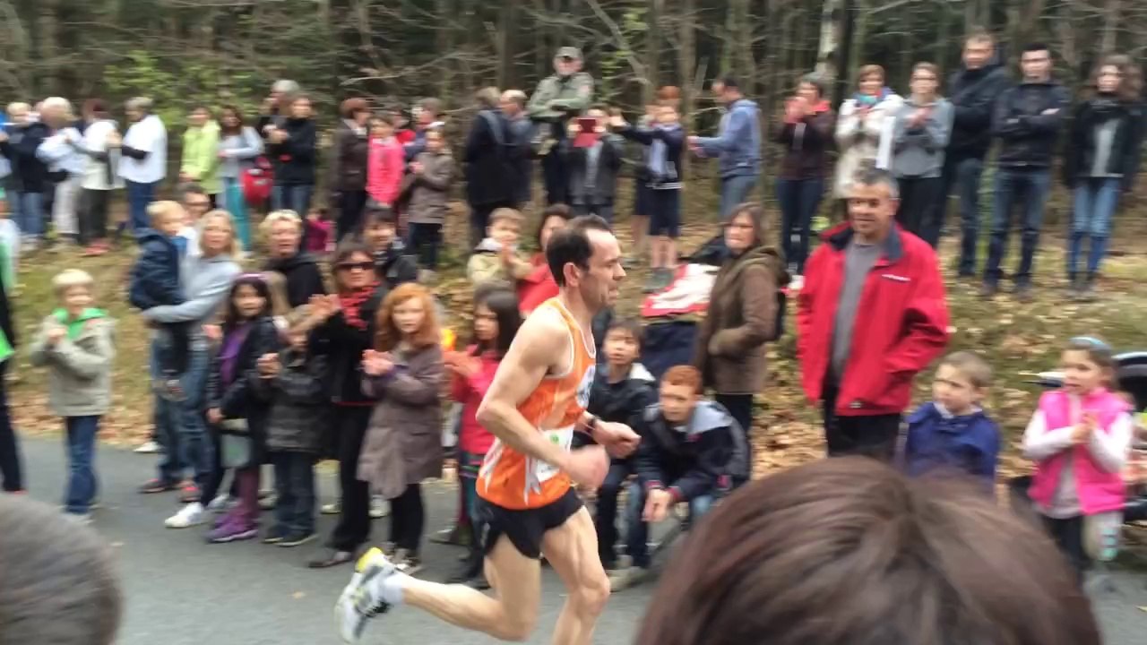 41e course Alençon-Médavy : arrivée des premiers coureurs en forêt d'Écouves