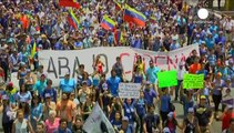 Choques entre policías y opositores cuando se cumplen dos meses de protestas en Venezuela