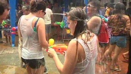 Bangkok ushers in New Year with water festival