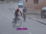 Regis fait du vélo