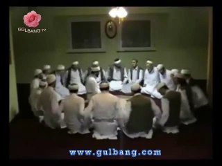 Halkayı zikri kurmuş aşıklar (Kadiri Dergahı Bielefeld)