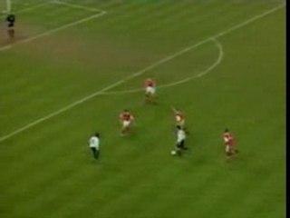 Giggs met le feu contre Arsenal