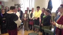 Chant lors du mariage de Héléne Caffi dans la salle des mariages