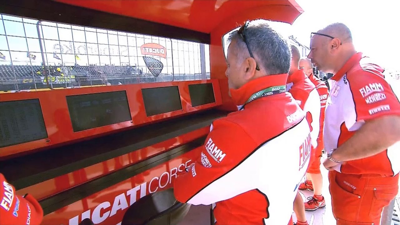 Superbikes - Sykes se sale en Motorland