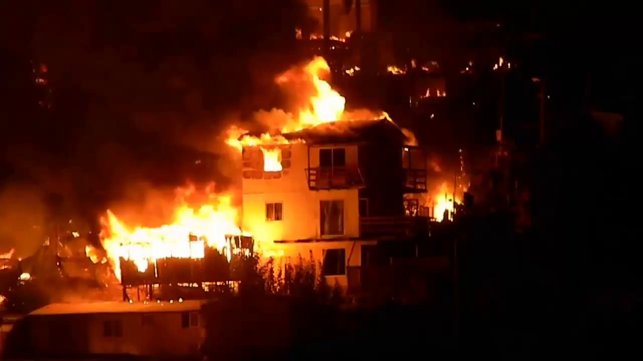 Incendio Valparaiso - Chile - 12 de abril 2014 - primeras imagenes