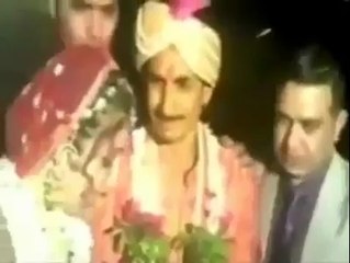 Télécharger la video: Dulhan ko to rotay dekha hai par yeh dulhay ko kya ho gya